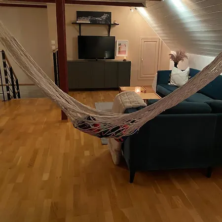Spacious With Loft Livingroom And Workspace *